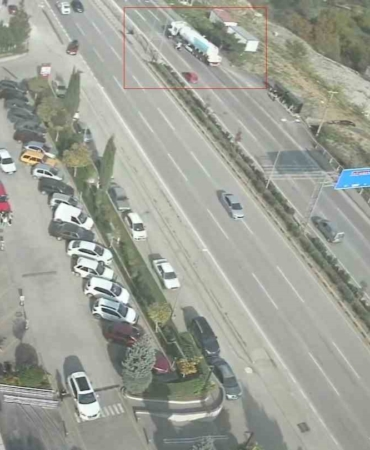 iki-motosikletlinin-yaralandigi-kazada-yeni-guvenlik-kamerasi-ortaya-cikti-4WnKDCcz.jpg