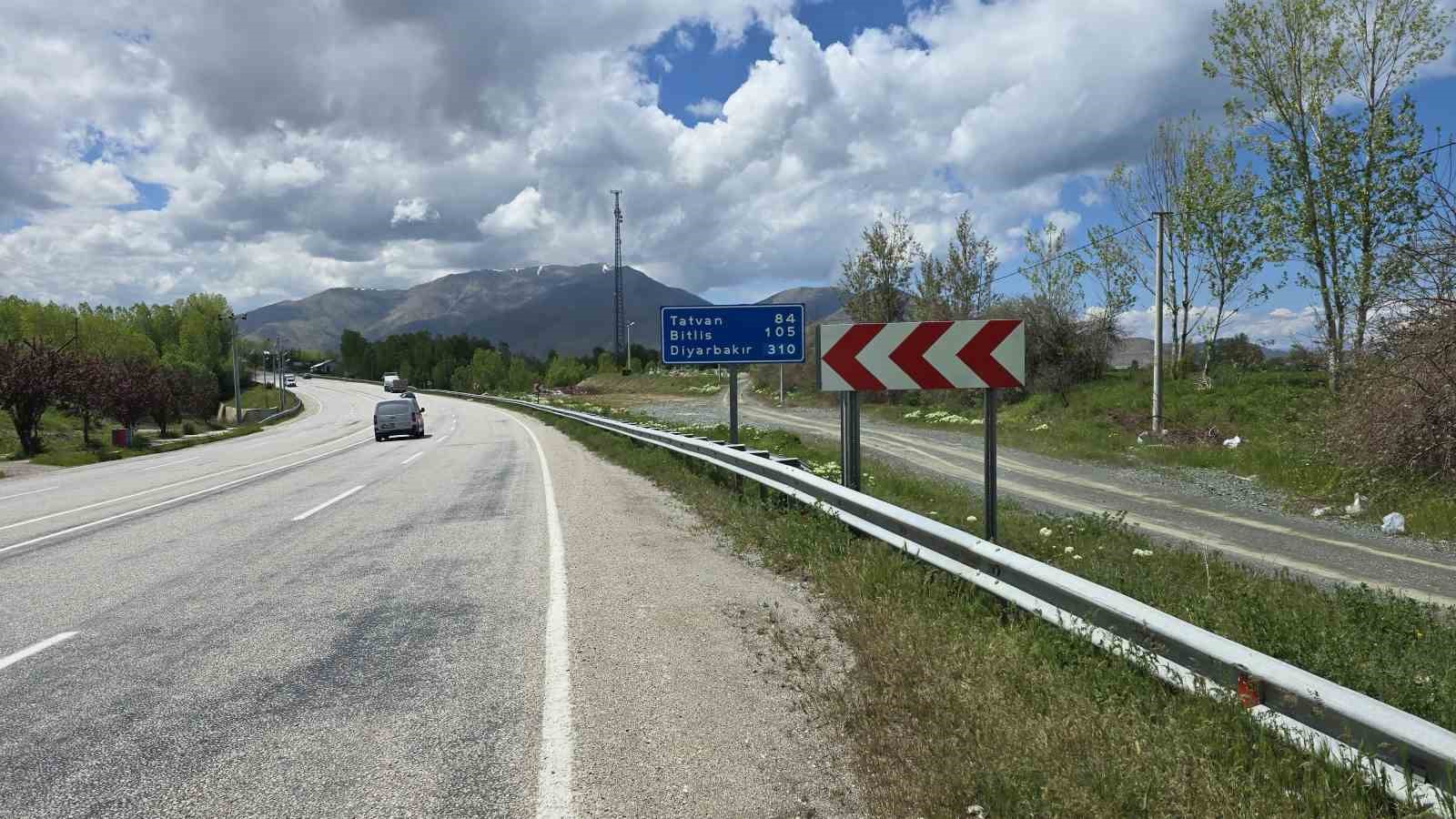 iki ogretmenden van golu cevresinde 423 kilometrelik bisiklet turu 4 YDw8u9WB