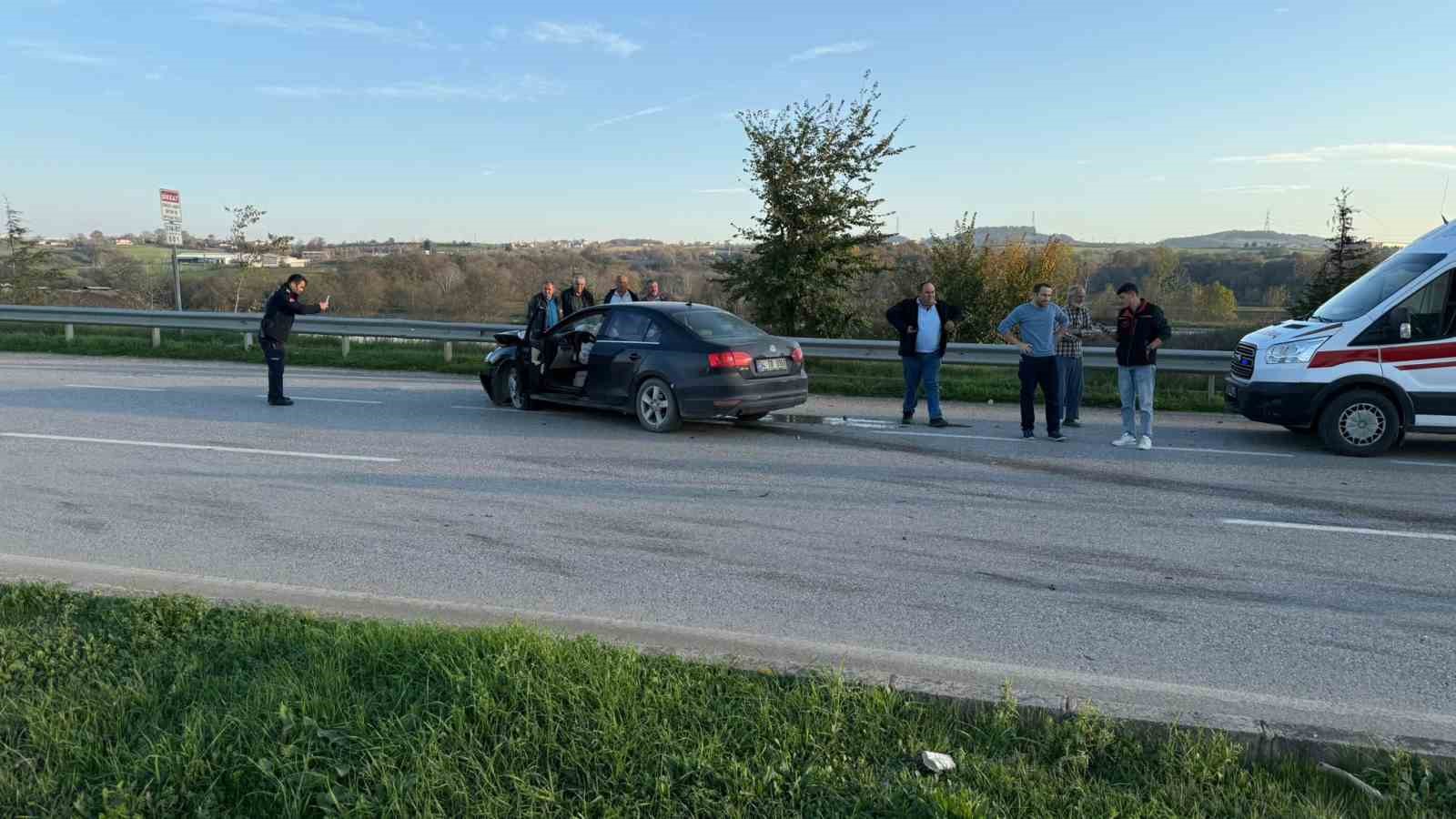 İki otomobil çarpıştı, ortalık savaş alanına döndü: 6 yaralı 5 iki otomobil carpisti ortalik savas alanina dondu 6 yarali 1 LXW3Vas5