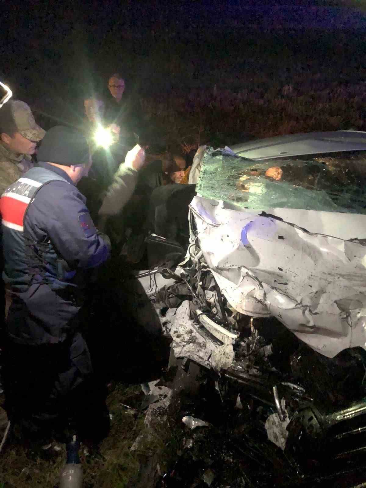 iki otomobil kafa kafaya carpisti 7 yarali 4 ldmMDNEC