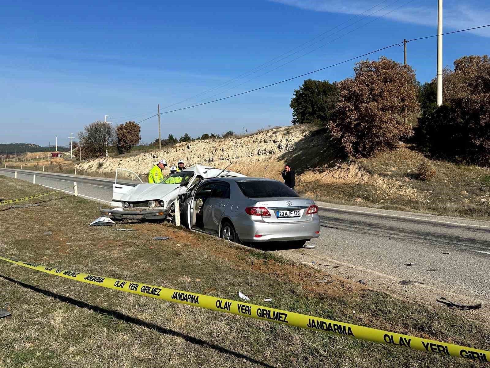 iki otomobilin carpistigi kazada yasli cift hayatini kaybetti 4 jfGSi4Fs