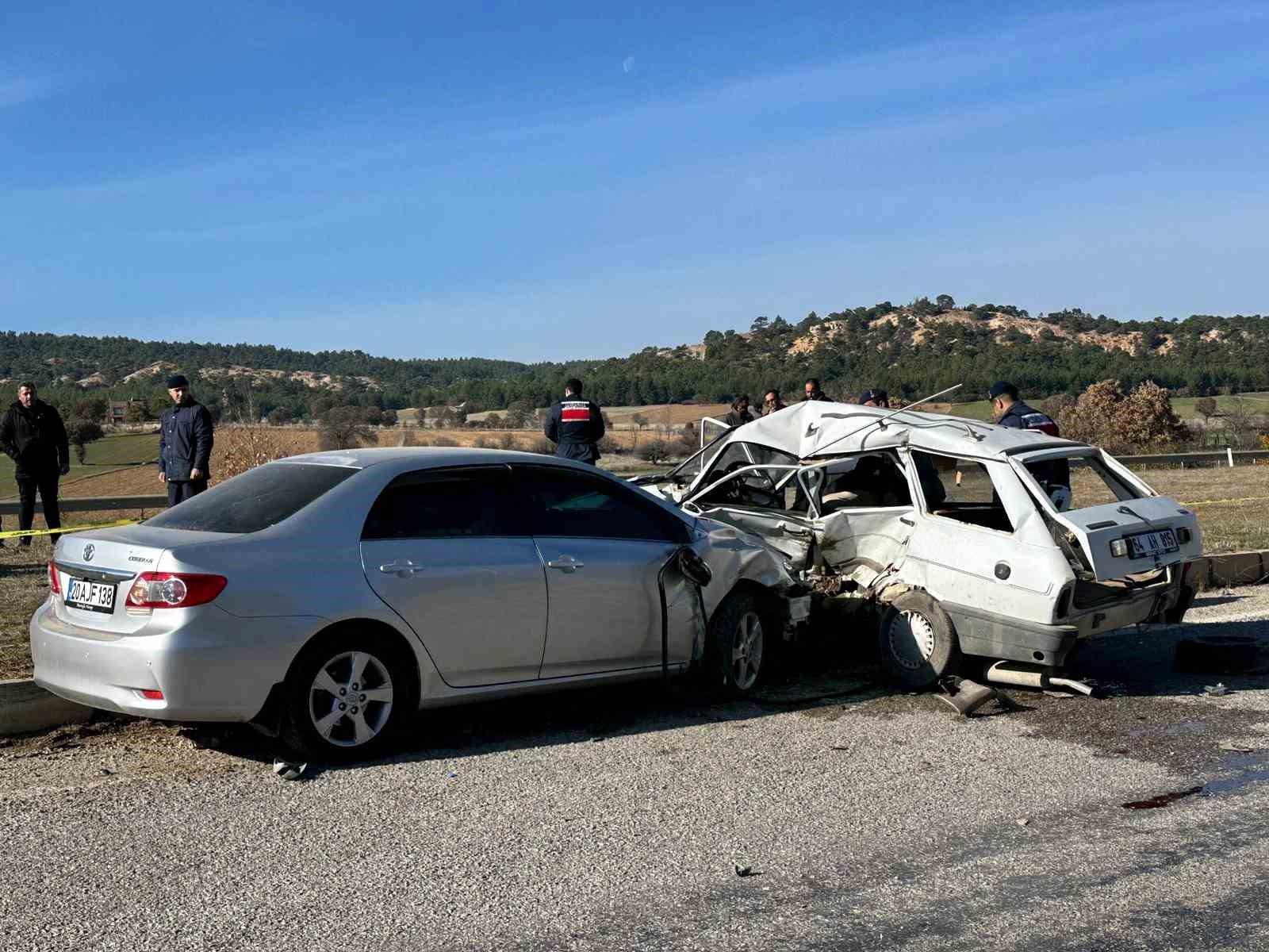 iki otomobilin carpistigi kazada yasli cift hayatini kaybetti 5 gdpgylK3