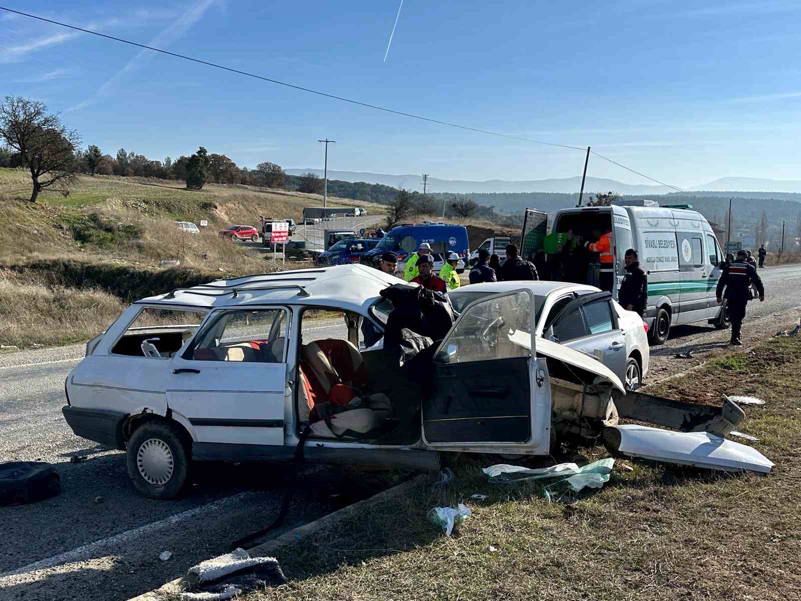 iki otomobilin carpistigi kazada yasli cift hayatini kaybetti 6 JFsKqesC