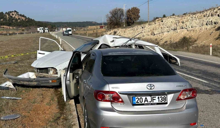 iki-otomobilin-carpistigi-kazada-yasli-cift-hayatini-kaybetti-wgezeYlh.jpg
