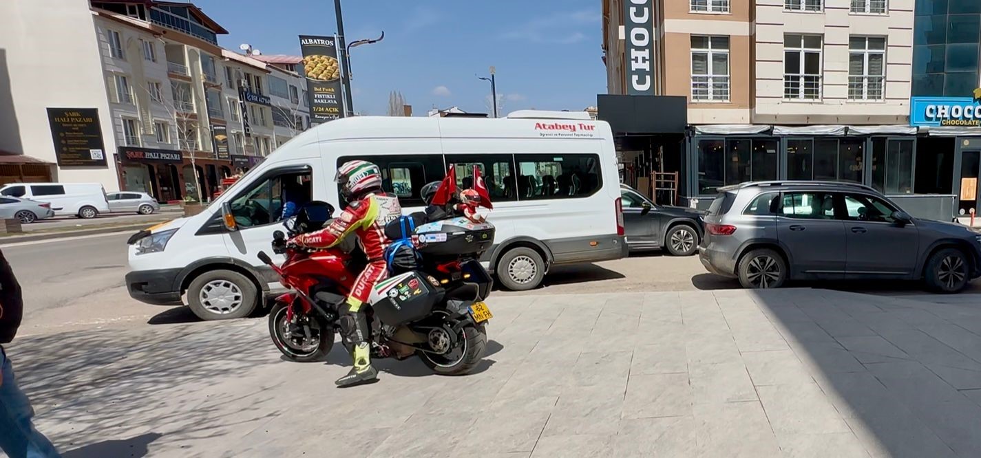 iki teker uzerinde binlerce kilometre katettiler mubarek topraklarda umre yaptilar 5 bhcKYTv9