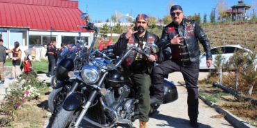 iki-teker-uzerinde-yolculuk-yapan-motosiklet-tutkunlari-kentin-farkli-noktalarini-tanitiyor-wRaS3ESr.jpg