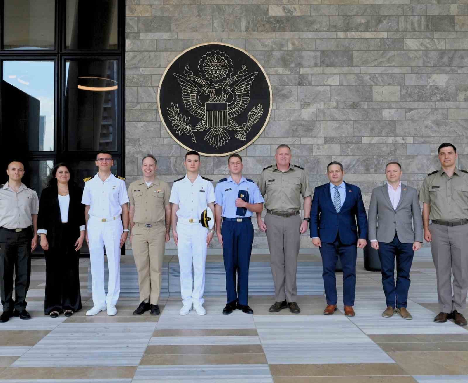 iki turk askeri ogrenci abdnin askeri akademilerinde egitim alacak 0