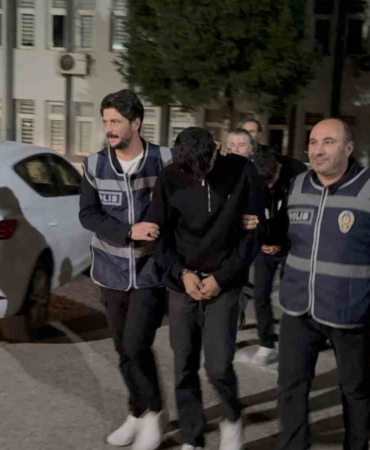 iki-vatandasi-1-milyon-800-bin-tl-dolandirdilar-polisin-takibiyle-yakalandilar-AxZRPexa.jpg