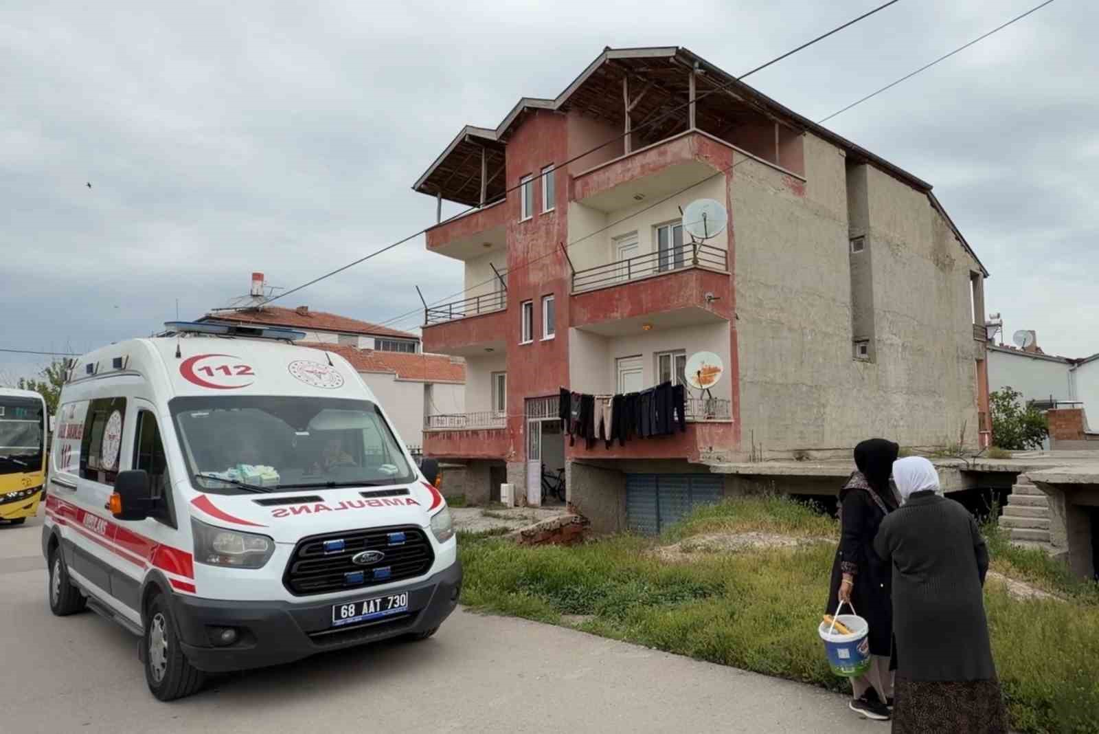 iki yasindaki cocuk oynadigi 2 kattaki balkondan dustu 3 ajdKGjy3