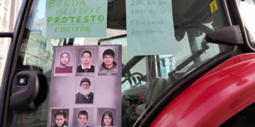 iki-yildir-cozum-bulamadi-traktoruyle-bafra-belediyesi-onune-dayandi-khFGfgsr.jpg