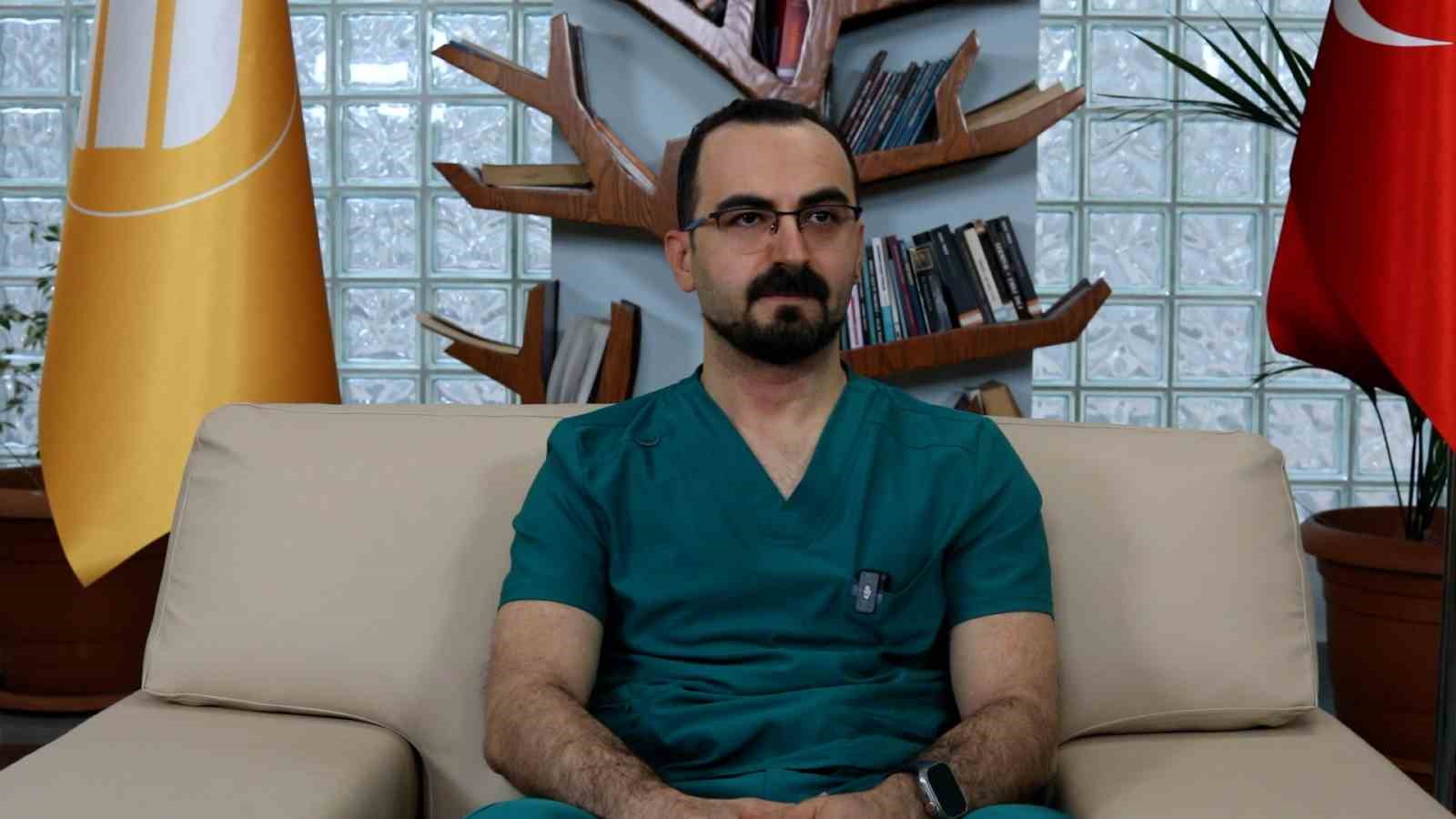 İkinci depreme ameliyatta yakalanıp, hekimlerin sedyeye sarılarak koruduğu Kenan Karadağ o anları anlattı 6 ikinci depreme ameliyatta yakalanip hekimlerin sedyeye sarilarak korudugu kenan karadag o anlari anlatti 2 J5tDZC95