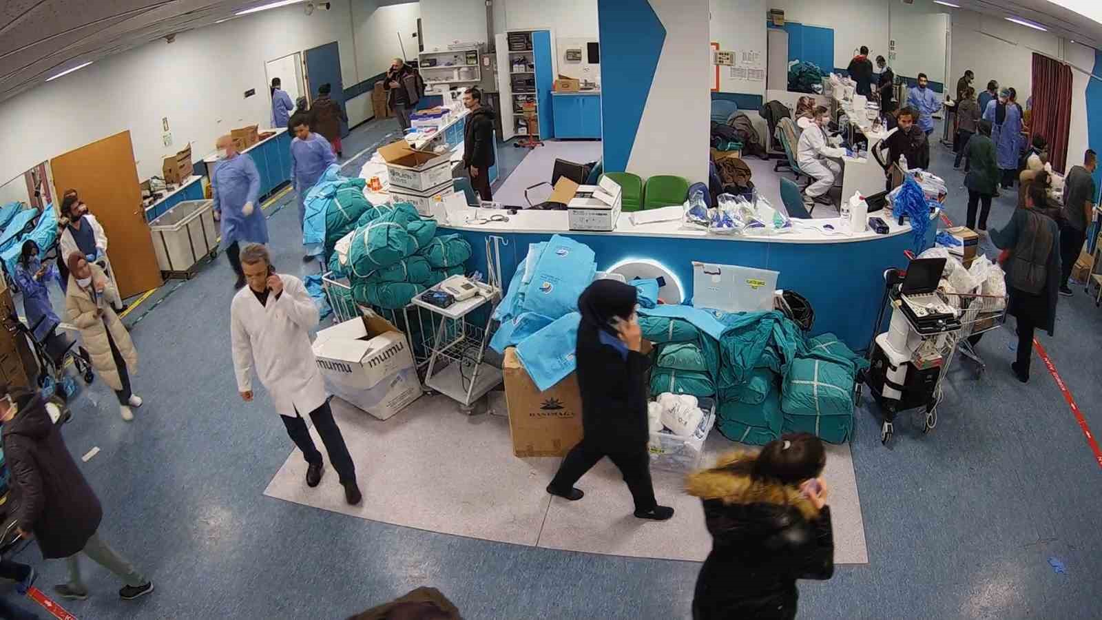 İkinci depreme ameliyatta yakalanıp, hekimlerin sedyeye sarılarak koruduğu Kenan Karadağ o anları anlattı 8 ikinci depreme ameliyatta yakalanip hekimlerin sedyeye sarilarak korudugu kenan karadag o anlari anlatti 4 mY9k5p6I