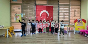 ikinci-donem-bayrak-sevgisi-temasiyla-basladi-THA33XWs.jpg