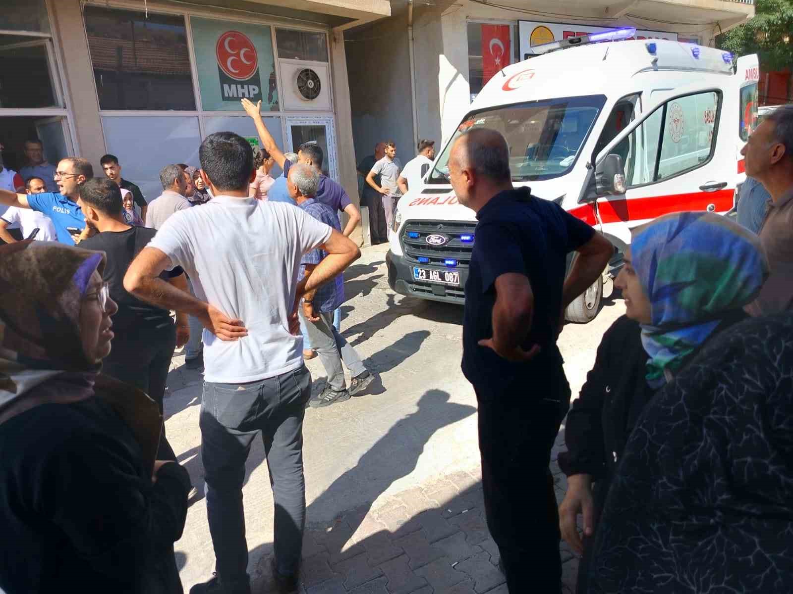 ikinci kattan dusen 4 yasindaki cocuk icin vatandaslar seferber oldu gunese karsi siper olusturdular 1hIqeVTA