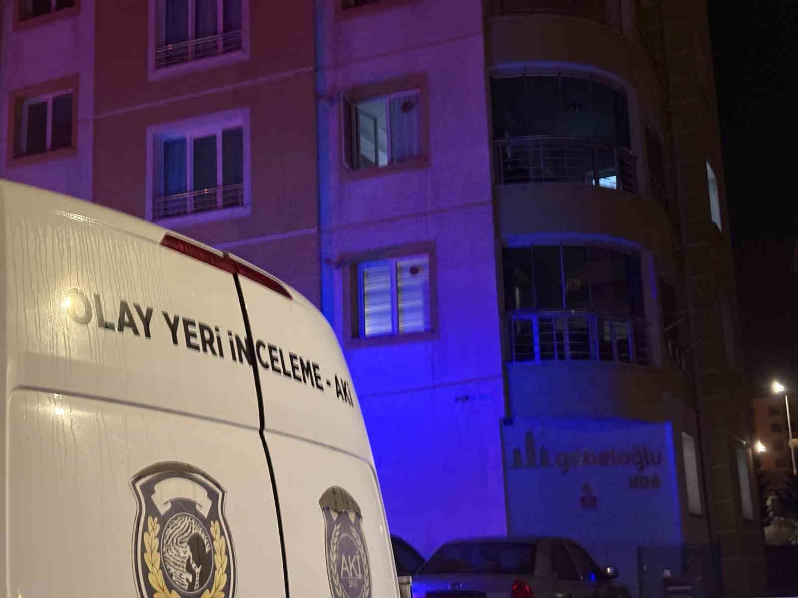 ikinci kattan dusen yasli kadin hayatini kaybetti 1 7c2UuaRl