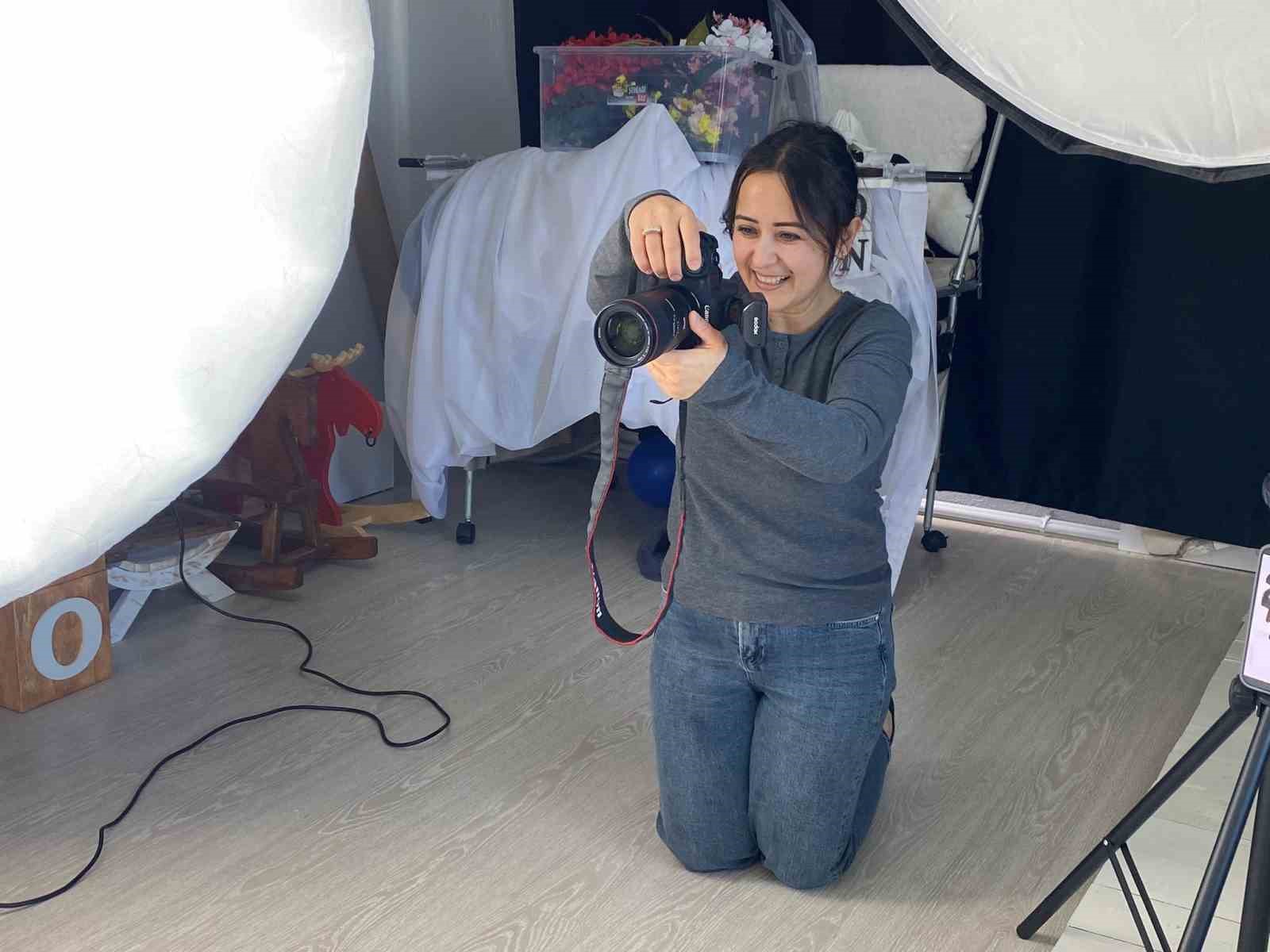 İkiz bebeklerinin fotoğraflarını çekerek başladı, evinin bir odasını stüdyoya çevirdi 5 ikiz bebeklerinin fotograflarini cekerek basladi evinin bir odasini studyoya cevirdi 1 J1qfngeM