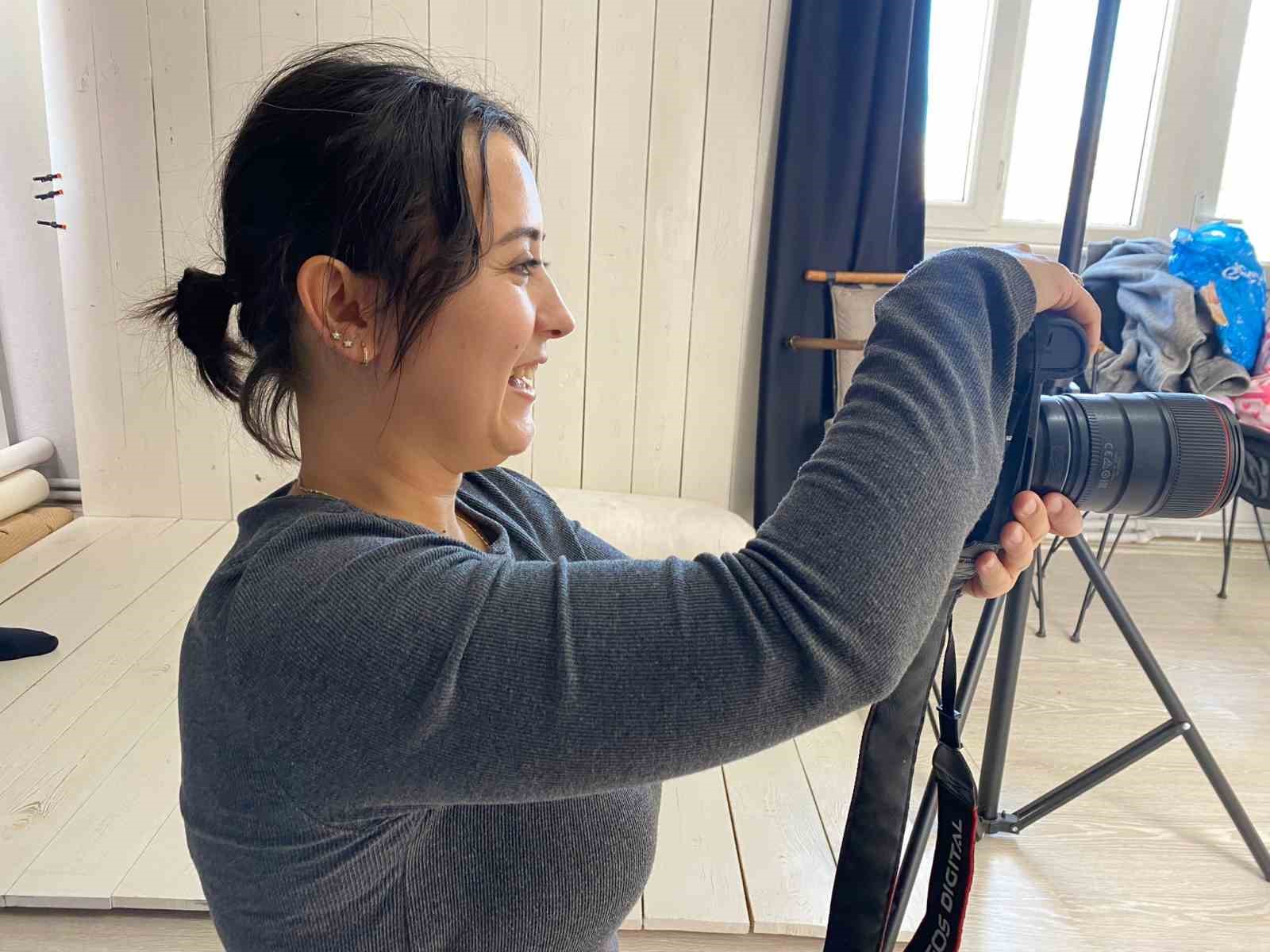 İkiz bebeklerinin fotoğraflarını çekerek başladı, evinin bir odasını stüdyoya çevirdi 8 ikiz bebeklerinin fotograflarini cekerek basladi evinin bir odasini studyoya cevirdi 4 HurBZzmG