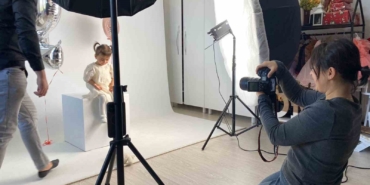 ikiz-bebeklerinin-fotograflarini-cekerek-basladi-evinin-bir-odasini-studyoya-cevirdi-8mxJgBOV.jpg