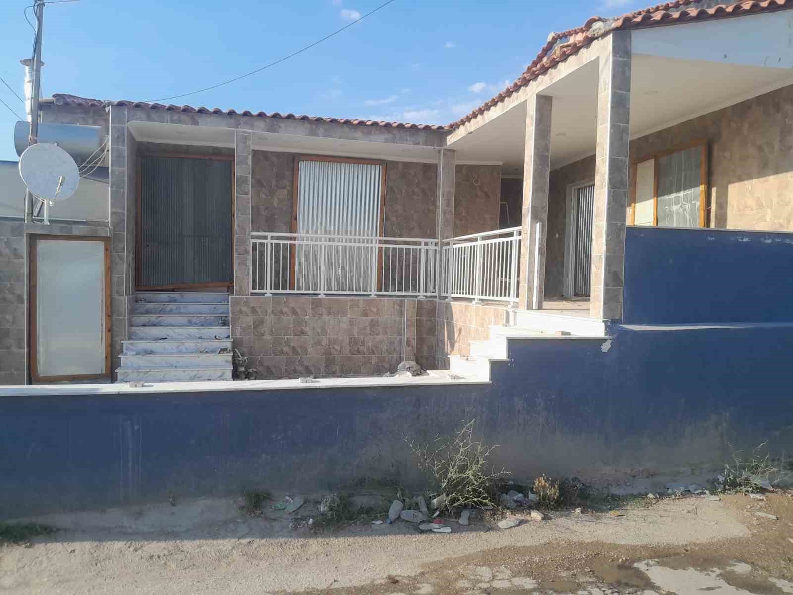 ikiz cocuklarini alamayan babanin feryadi cocuklarimin bana verilmesini istiyorum 0 GpWSSz55