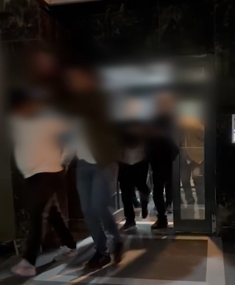 ikiz plakalarla ilceleri gezip evlerden hirsizlik yaptilar 11incisinde yakayi ele verdiler 4 7l7sVjPj