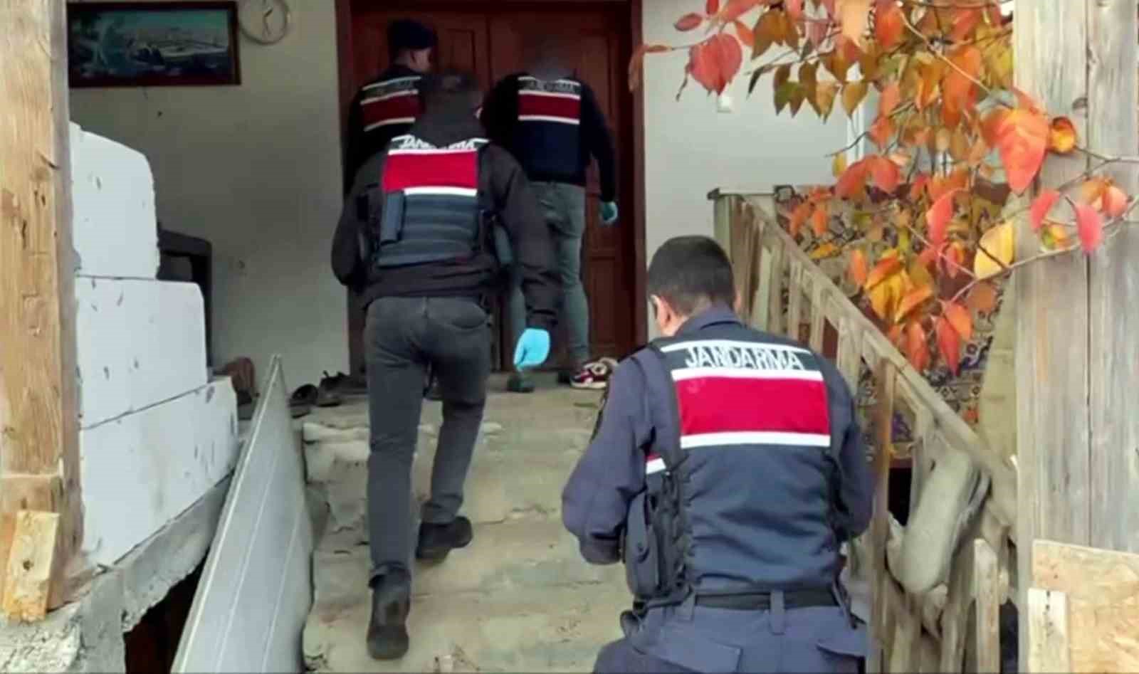 iklimlendirme sistemi ile kapali ortamda kenevir yetistiren sahis tutuklandi 2 TD9cmiXU