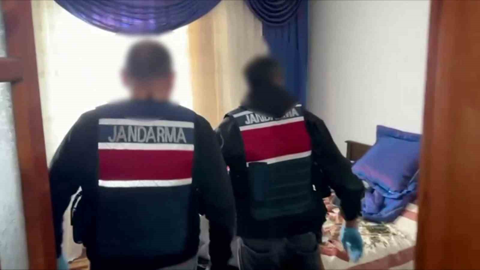 iklimlendirme sistemi ile kapali ortamda kenevir yetistiren sahis tutuklandi 4 ULI9AIIn