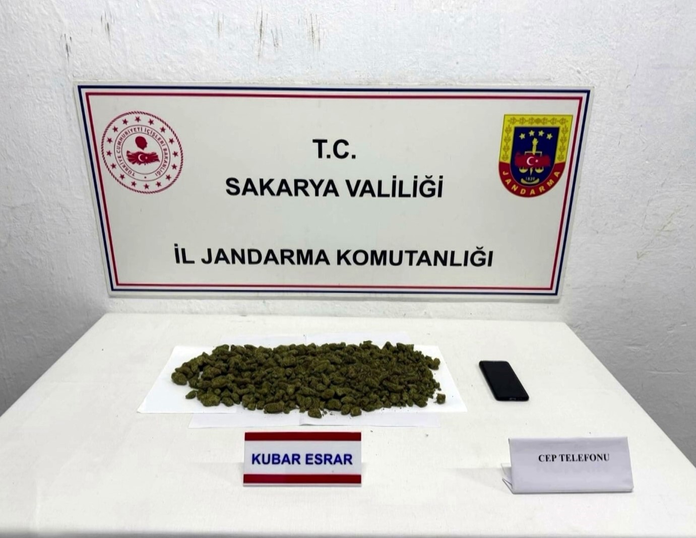 iklimlendirme sistemi ile kapali ortamda kenevir yetistiren sahis tutuklandi 5 FLpydTfm
