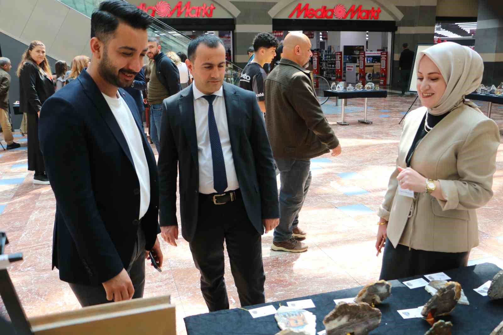 il il turkiye sergisi diyarbakirda sanatseverlerle bulustu 5 dD4JuWiW