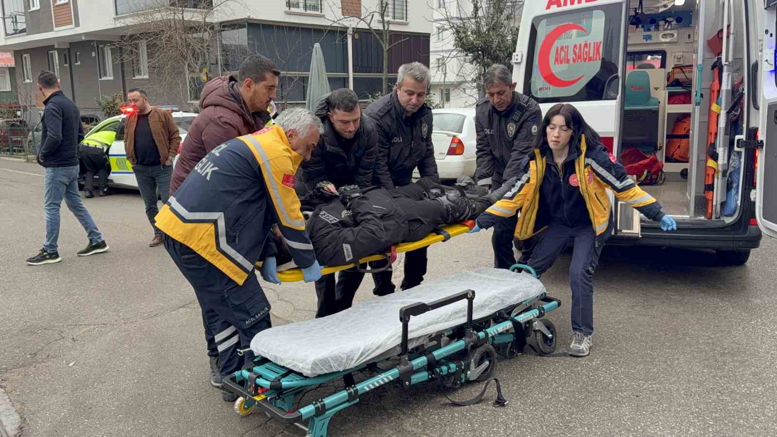 ilac firmasinin motosikleti doktorun aracina carpti 1 yarali 2 RUEFusBz