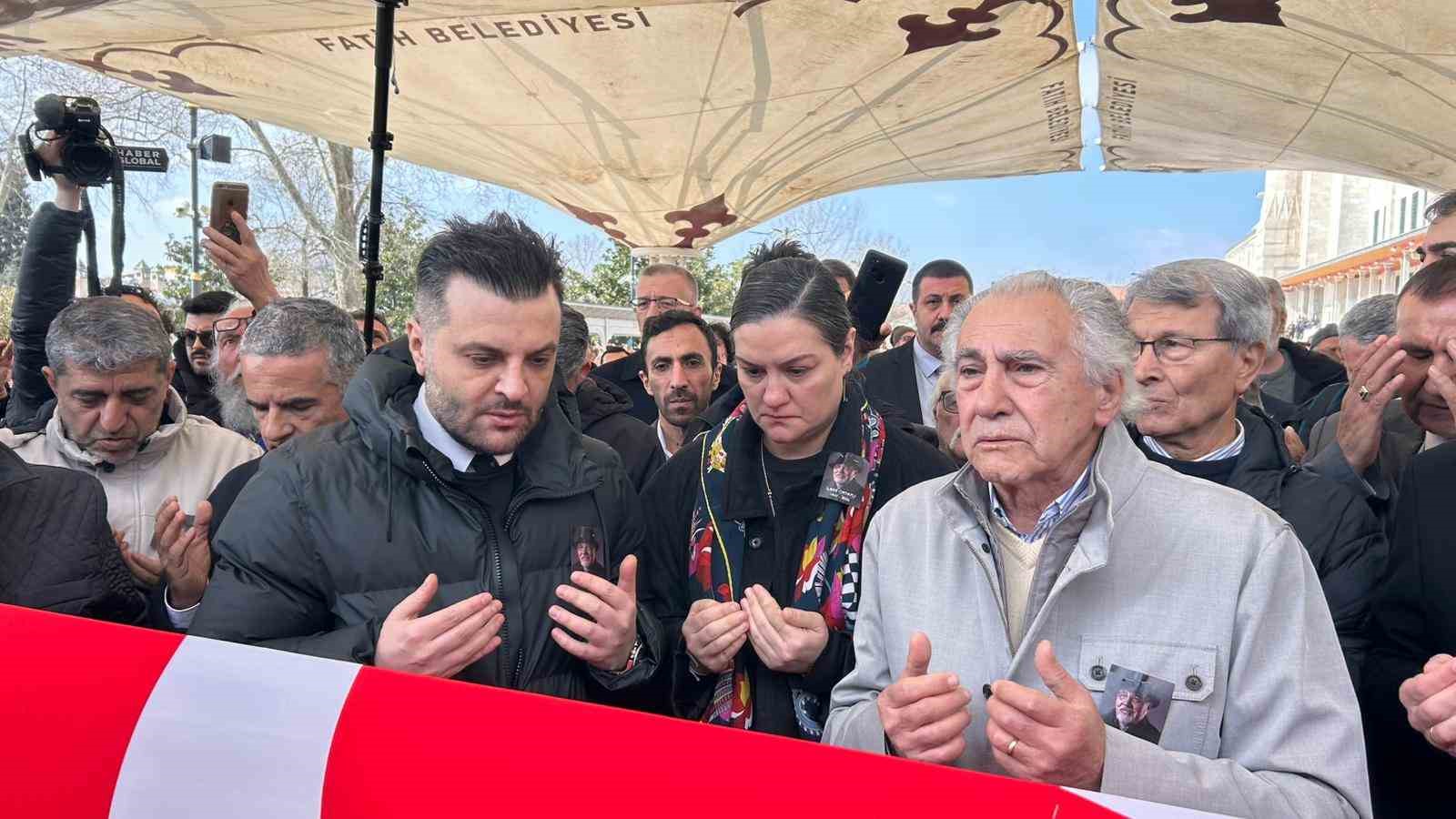 ilber ortayli icin fatih camiinde cenaze toreni duzenleniyor 0 4aNGlj6U