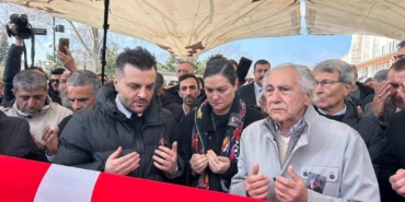 ilber-ortayli-icin-fatih-camiinde-cenaze-toreni-duzenleniyor-TqYaLv8m.jpg