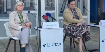 ilber-ortayli-izmirde-adini-tasiyan-kutuphane-onunde-anildi-rI5tsOnC.jpg