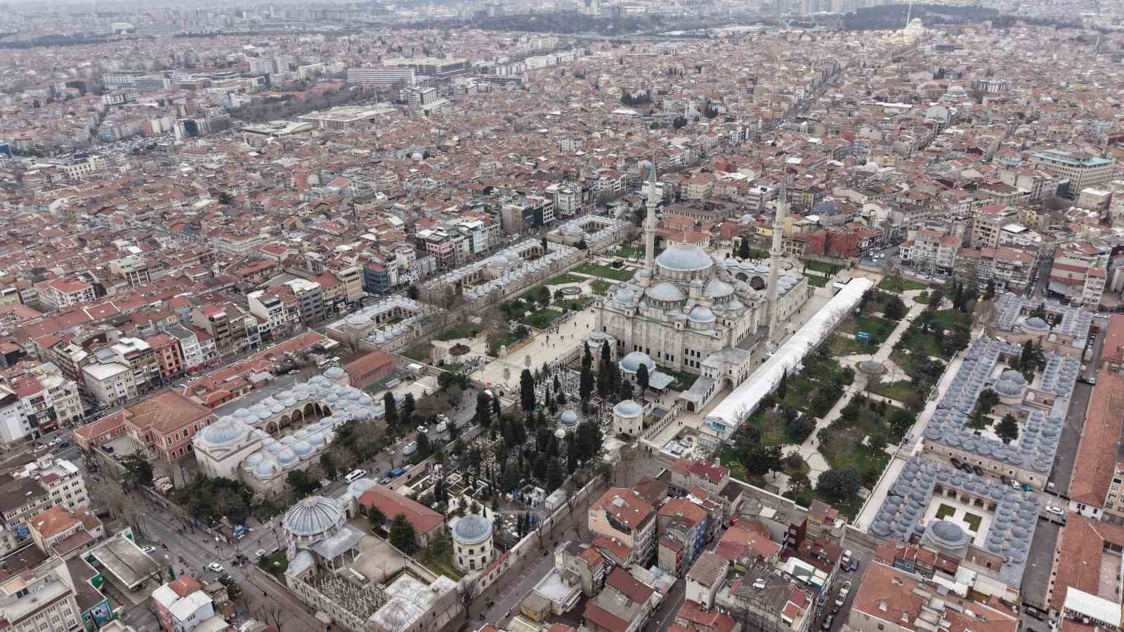 ilber ortaylinin defnedilecegi fatih camii haziresi dronla goruntulendi 0