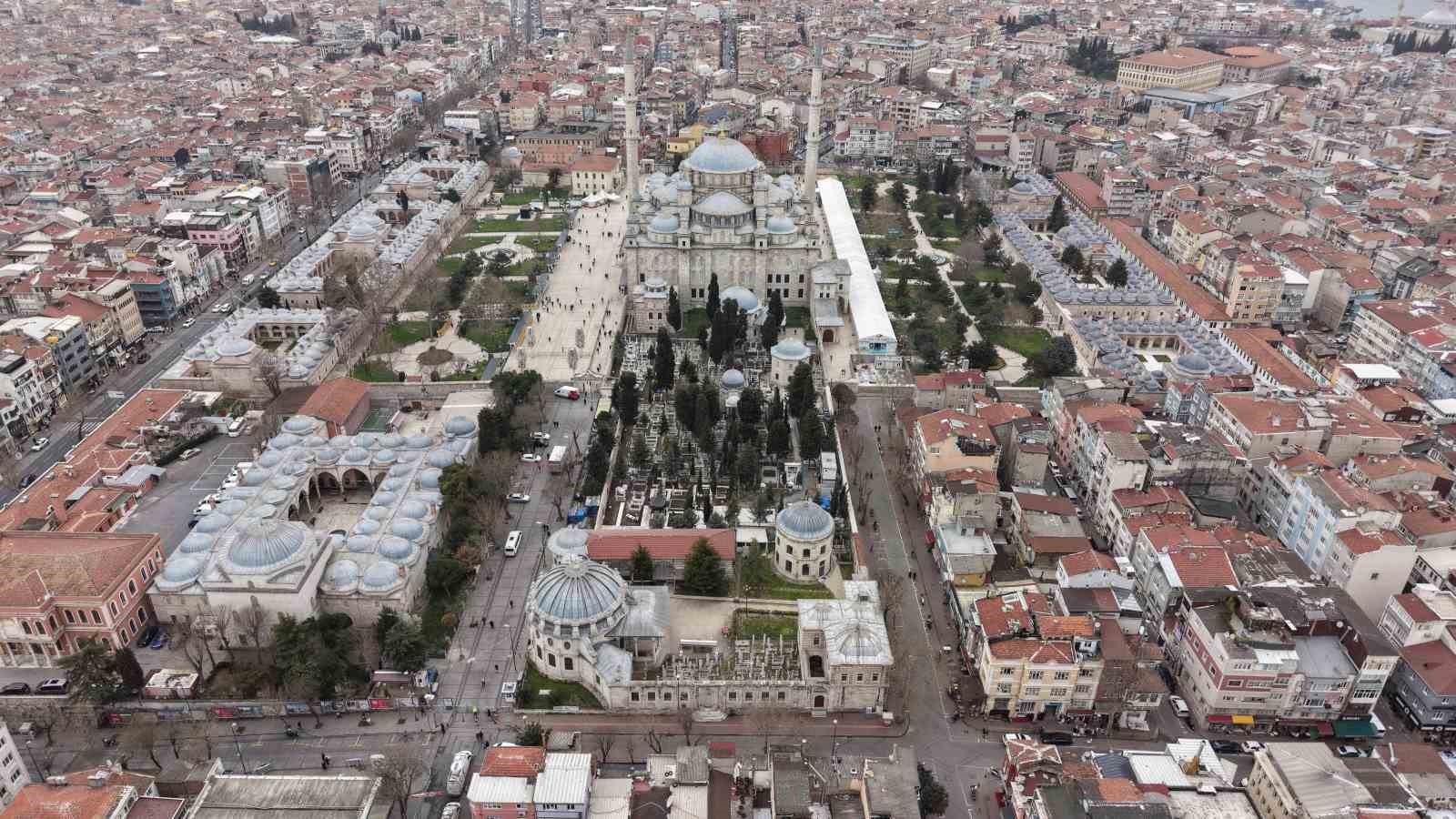 ilber ortaylinin defnedilecegi fatih camii haziresi dronla goruntulendi 1 U6GRFgQR