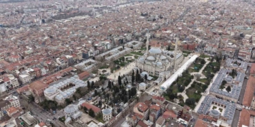 ilber-ortaylinin-defnedilecegi-fatih-camii-haziresi-dronla-goruntulendi-R84pcCFX.jpg
