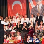 ilce-protokolunden-konserde-canli-performans-surprizi-gNb4ub8J.jpg