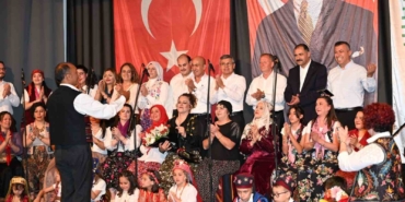 ilce-protokolunden-konserde-canli-performans-surprizi-gNb4ub8J.jpg