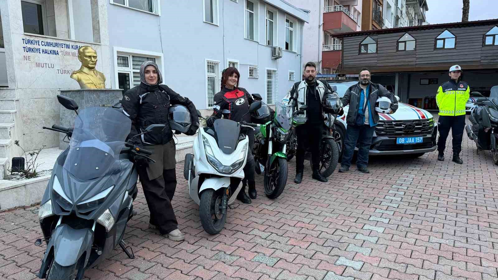 ilcede motosiklet surucusu artinca careyi guvenli surus egitimi vermekte buldular 1 9sY6S8lK