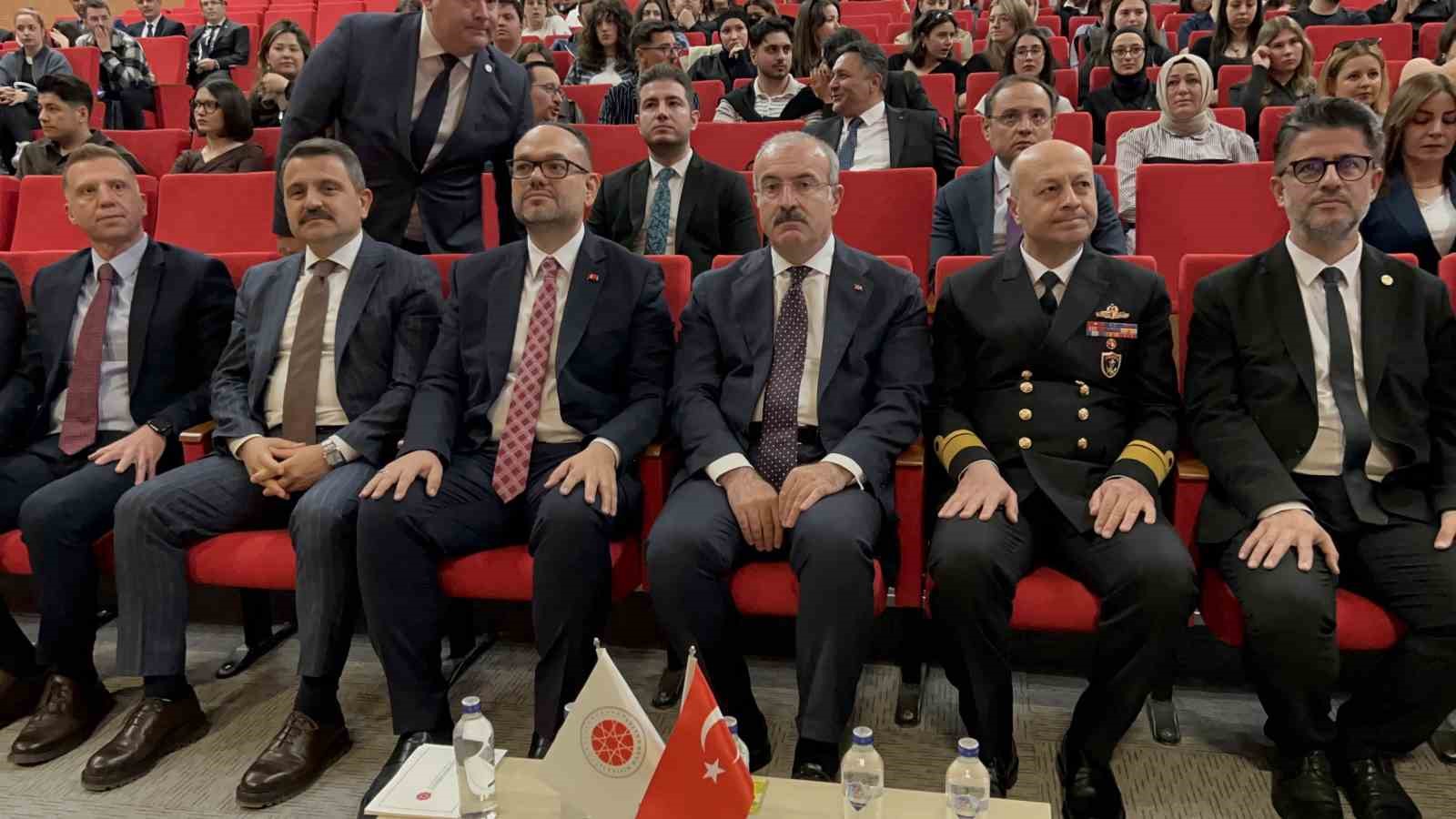 İletişim Başkan Yardımcısı Şahin: "Toplumların sağlıklı kararlar alabilmesi ve doğru yönlendirilebilmesi için güvenilir bilginin zamanında ve eksiksiz biçimde aktarılması elzemdir" 7 iletisim baskan yardimcisi sahin toplumlarin saglikli kararlar alabilmesi ve dogru yonlendirilebilmesi icin guvenilir bilginin GmsDJcuc