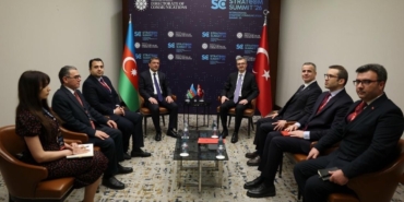 iletisim-baskani-duran-azerbaycan-medya-kalkinma-ajansi-baskani-ismayilov-ile-gorustu-ZMrNXKEf.jpg
