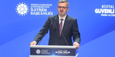 iletisim-baskani-duran-dijital-cag-sundugu-firsatlarin-yaninda-yeni-tehditleri-ve-ciddi-meydan-okumalari-IrhPFrWk.jpg
