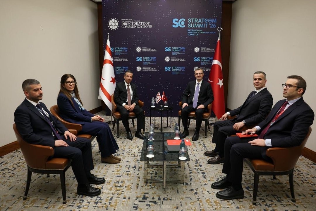 iletisim baskani duran kktc disisleri bakani ertugruloglu ile gorustu 0 k1Vr8gX1