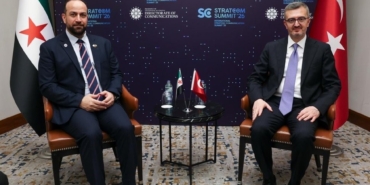 iletisim-baskani-duran-suriye-enformasyon-bakani-el-mustafa-ile-gorustu-NjON6Bez.jpg