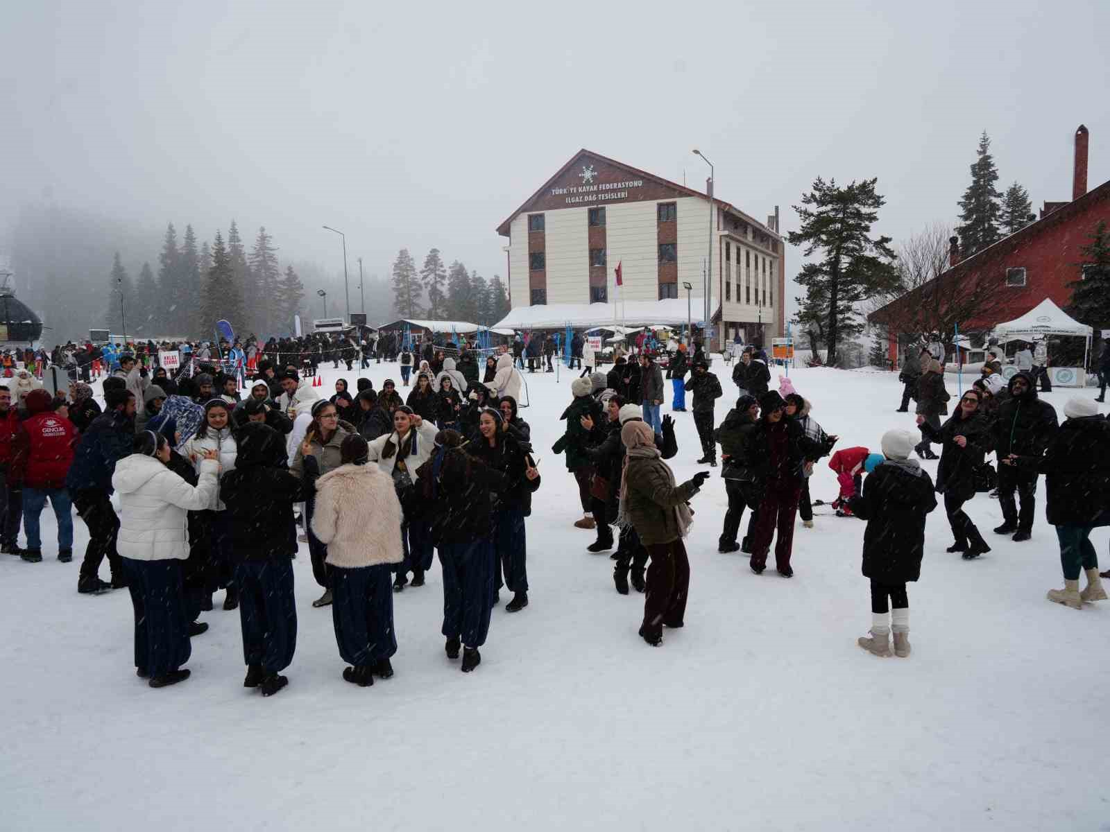 ilgaz dagina kayakseverler akin etti 6 F1rqHP65