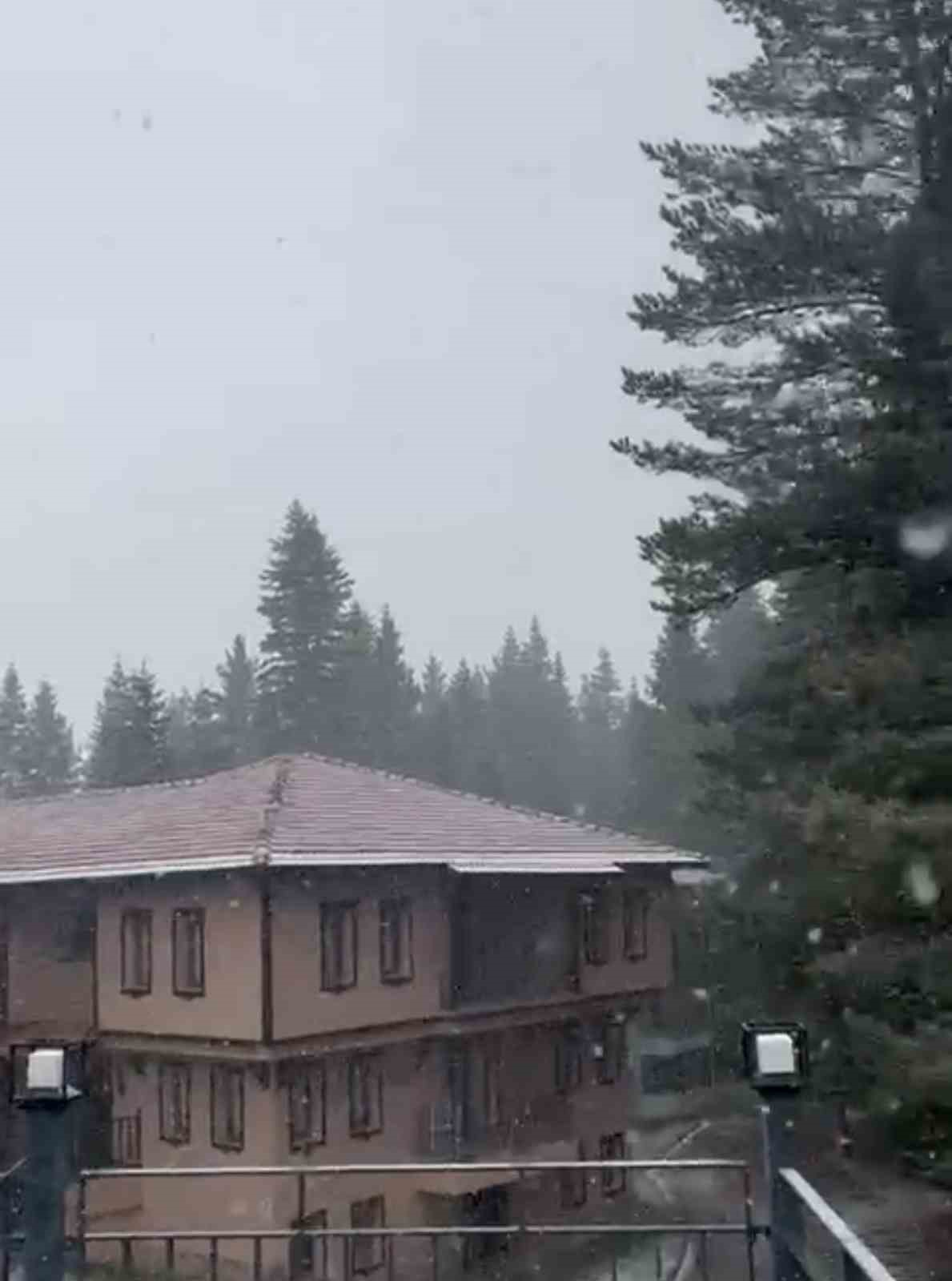 ilgaz daginda kar yagisi etkili olmaya basladi 1 DWBM9UED