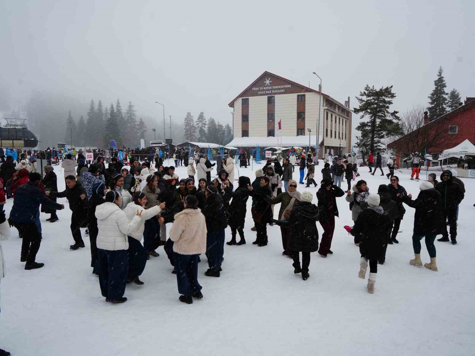 Ilgaz Dağı’nda Sevgililer Günü’nde düzenlenen festival yoğun ilgi gördü 7 ilgaz daginda sevgililer gununde duzenlenen festival yogun ilgi gordu 3 ISzkUODN