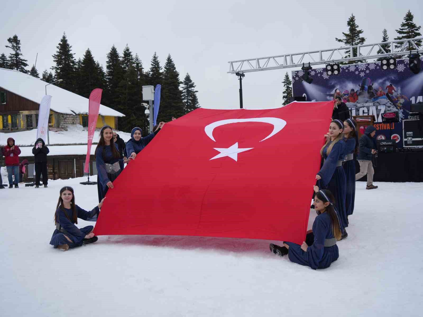 Ilgaz Dağı’nda Sevgililer Günü’nde düzenlenen festival yoğun ilgi gördü 9 ilgaz daginda sevgililer gununde duzenlenen festival yogun ilgi gordu 5 hhWXmpH7