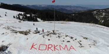 ilgaz-daginin-zirvesinde-anlamli-anma-istiklal-marsinin-ilk-kelimesi-kara-naksedildi-D87YcO4A.jpg