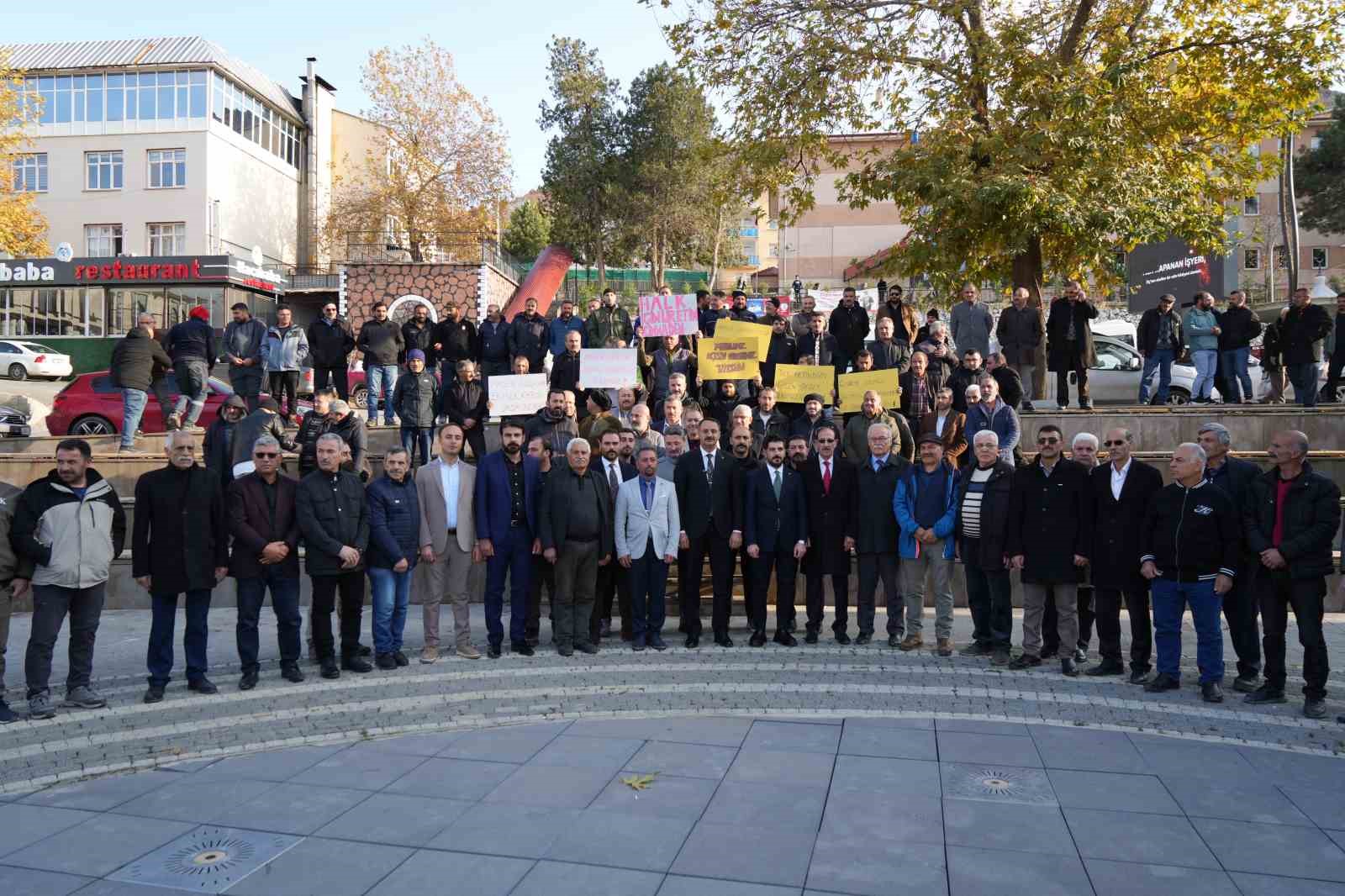 ilicte tum siyasi partilerin ve muhtarlarin ortak talebi copler altin madeni acilsin 0 QEMZd8li