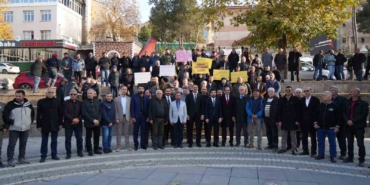 ilicte-tum-siyasi-partilerin-ve-muhtarlarin-ortak-talebi-copler-altin-madeni-acilsin-sETwfxam.jpg